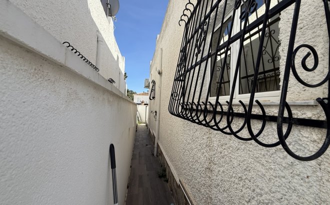 Resale - Villa -
Villamartin - Costa Blanca