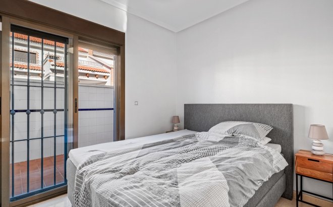 Resale - Town House -
San Miguel de Salinas - Inland