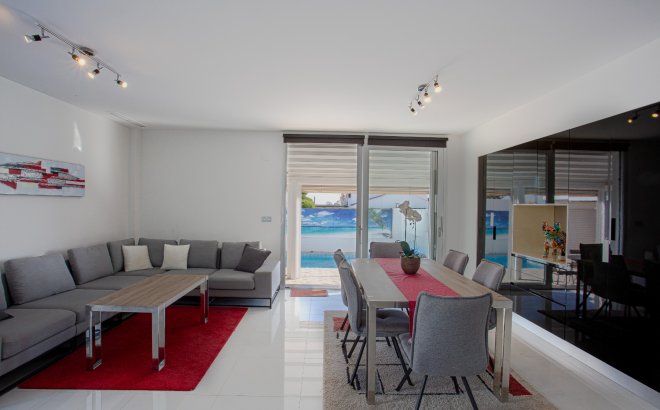 Resale - Villa -
Orihuela Costa - Costa Blanca