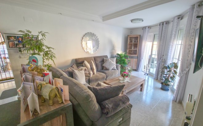 Resale - Villa -
Villamartin - Costa Blanca