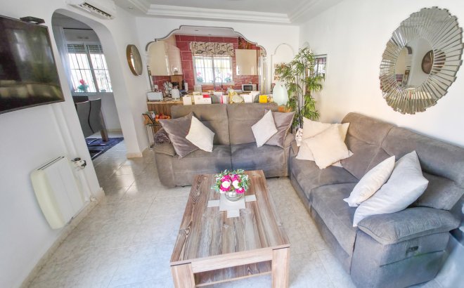 Resale - Villa -
Villamartin - Costa Blanca