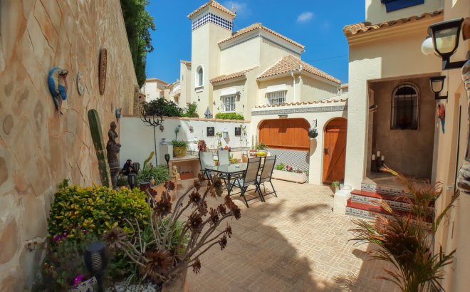 Resale - Villa -
Villamartin - Costa Blanca