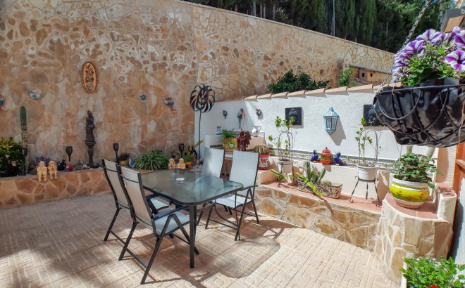 Resale - Villa -
Villamartin - Costa Blanca