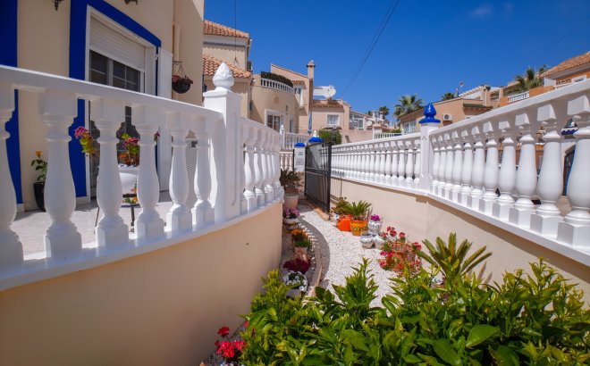 Resale - Villa -
Villamartin - Costa Blanca