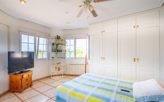 Resale - Villa -
Torrevieja - El Chaparral