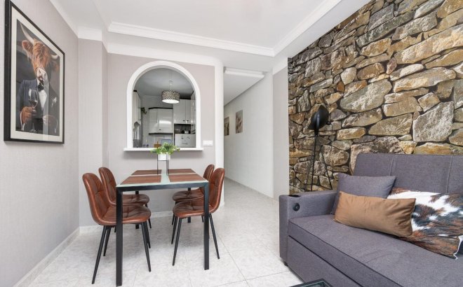 Herverkoop - Appartement -
Torrevieja - Estacion De Autobuses