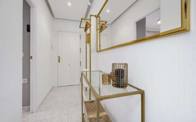 Herverkoop - Appartement -
Torrevieja - Estacion De Autobuses