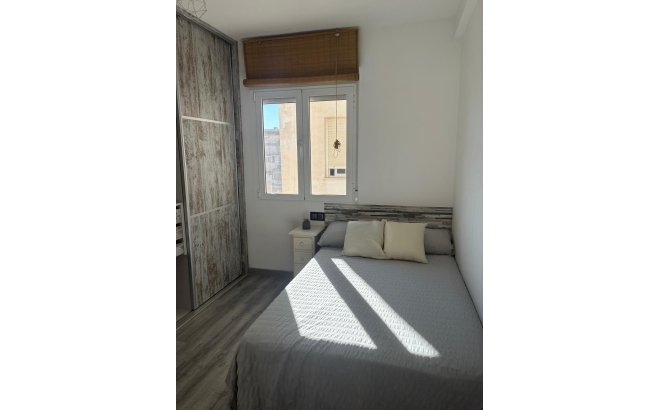 Resale - Apartment -
Torrevieja - Centro