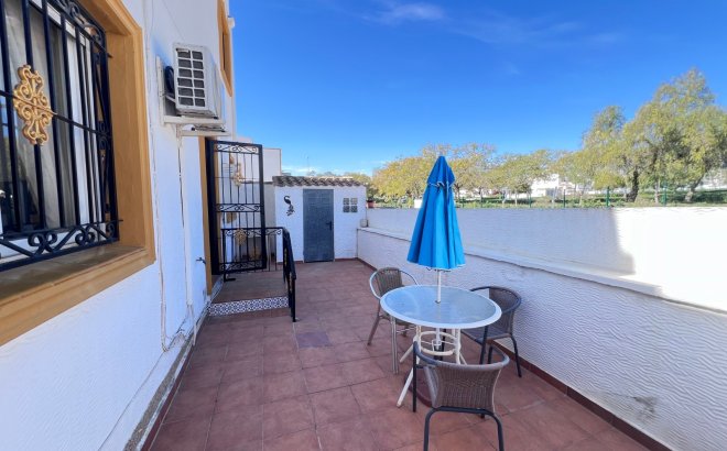 Resale - Villa -
Vistabella Golf Entre Naranjos - Inland