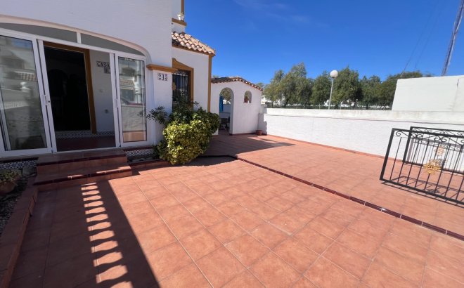 Resale - Villa -
Vistabella Golf Entre Naranjos - Inland
