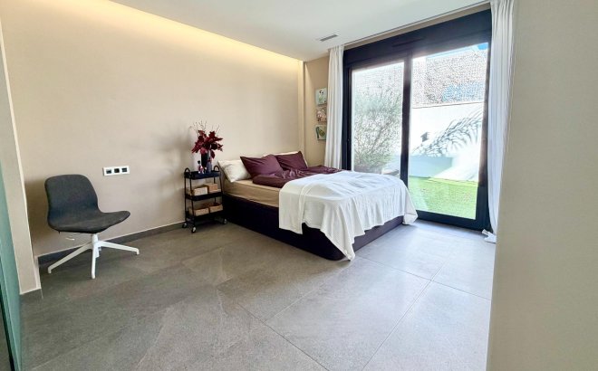 Resale - Villa -
San Miguel de Salinas - Bellavista