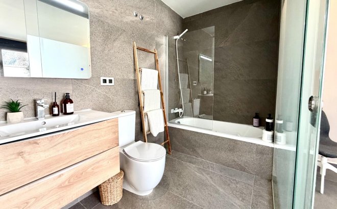 Resale - Villa -
San Miguel de Salinas - Bellavista