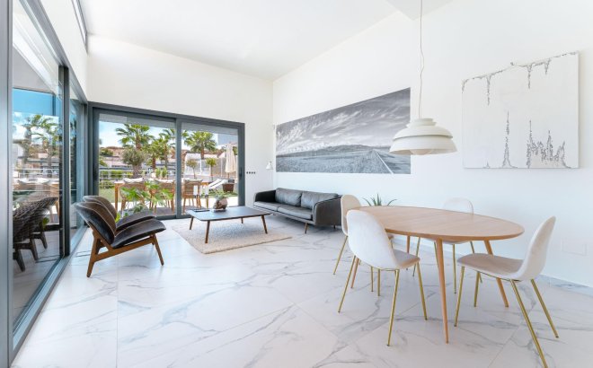 Resale - Villa -
San Miguel de Salinas - Bellavista