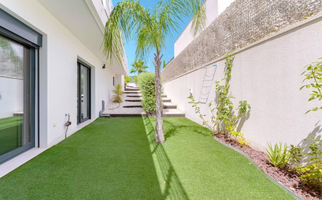 Resale - Villa -
San Miguel de Salinas - Bellavista