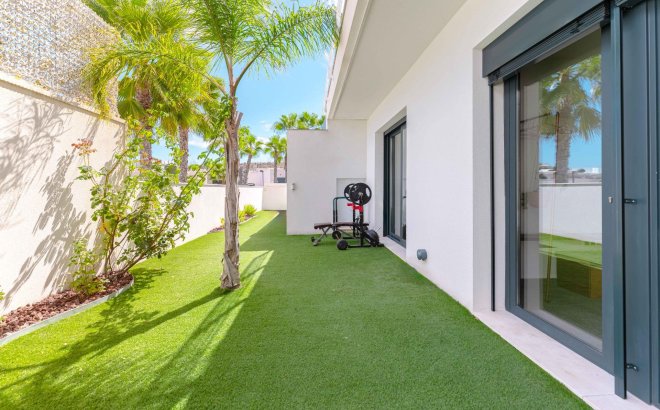 Resale - Villa -
San Miguel de Salinas - Bellavista