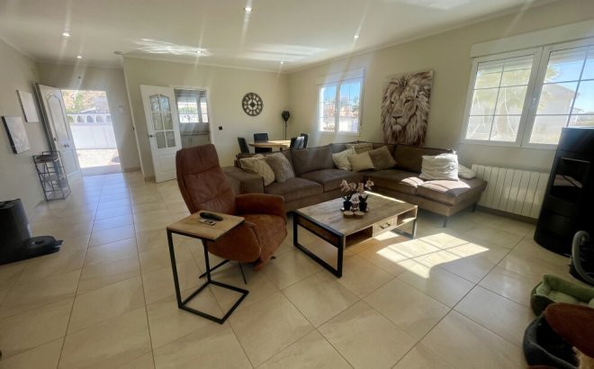 Resale - Villa -
San Fulgencio - Urbanisation la Marina