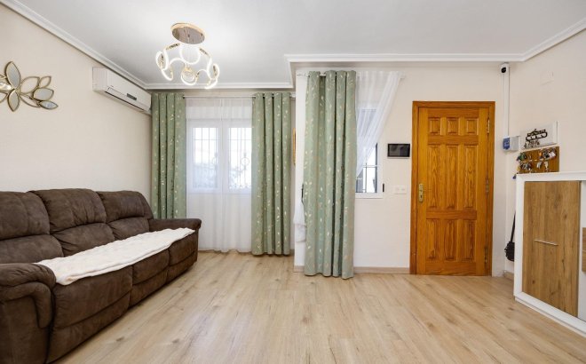 Resale - Town House -
Torrevieja - Aguas Nuevas