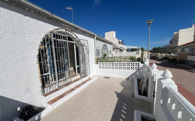 Resale - Bungalow -
Torrevieja - La Siesta - El Salado - Torreta