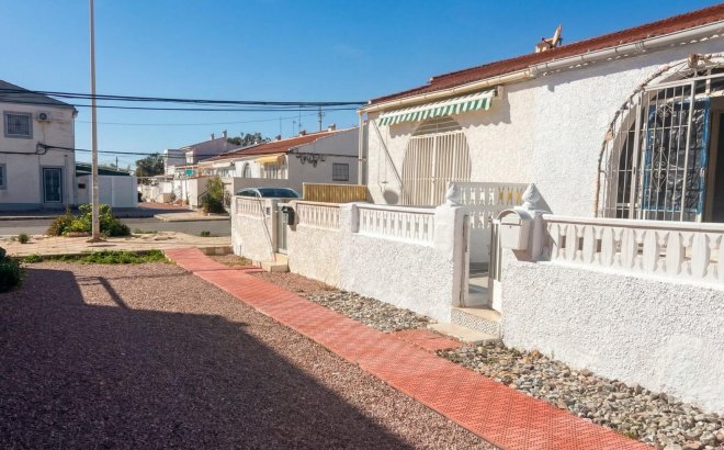 Resale - Bungalow -
Torrevieja - La Siesta - El Salado - Torreta