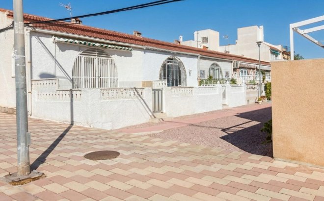 Resale - Bungalow -
Torrevieja - La Siesta - El Salado - Torreta