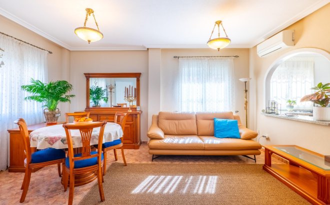 Resale - Dúplex -
Orihuela Costa - La Regia