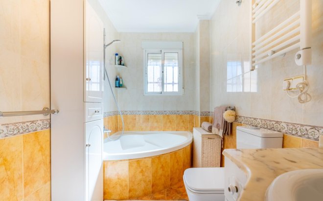 Resale - Dúplex -
Orihuela Costa - La Regia