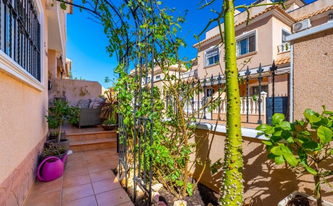 Resale - Dúplex -
Orihuela Costa - La Regia