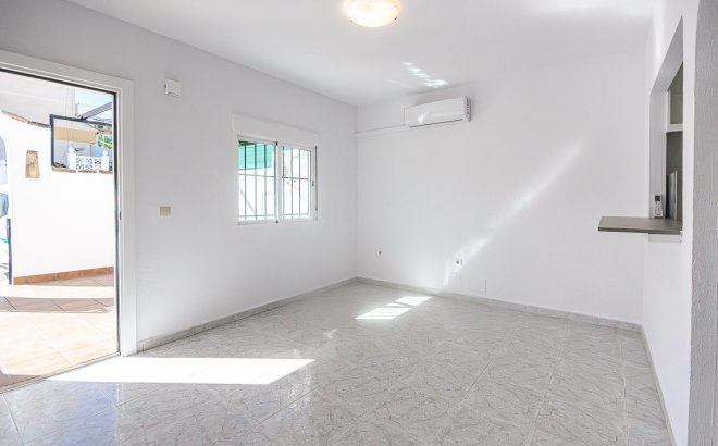 Resale - Villa -
San Miguel de Salinas - Inland