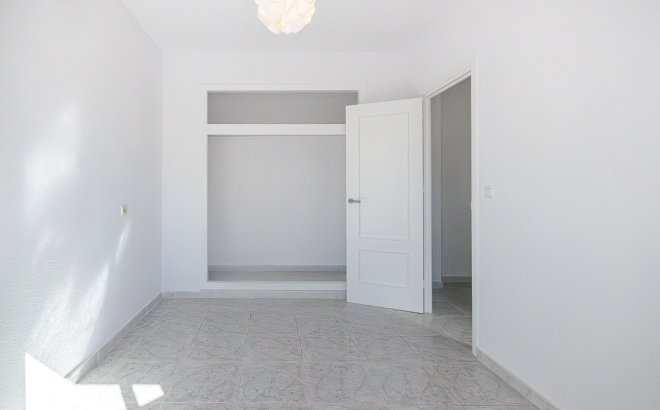 Resale - Villa -
San Miguel de Salinas - Inland