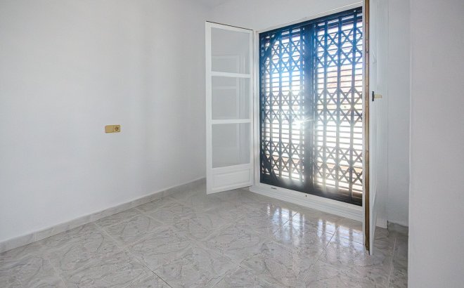 Resale - Villa -
San Miguel de Salinas - Inland