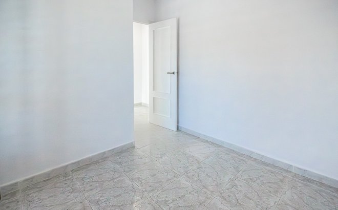 Resale - Villa -
San Miguel de Salinas - Inland