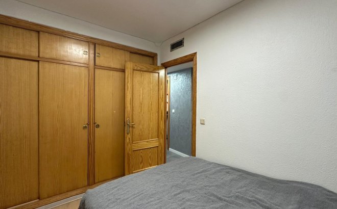 Resale - Apartment -
Torrevieja - Centro