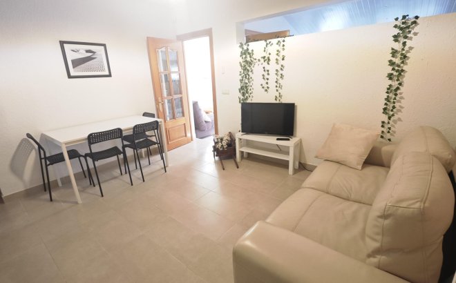 Resale - Bungalow -
Torrevieja - Playa del Cura