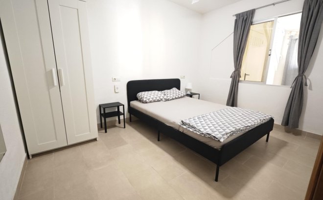 Resale - Bungalow -
Torrevieja - Playa del Cura