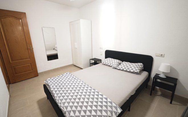 Resale - Bungalow -
Torrevieja - Playa del Cura