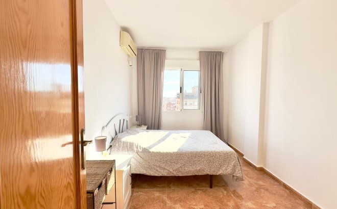 Resale - Apartment -
Torrevieja - Centro