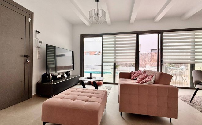 Herverkoop - Villa -
San Miguel de Salinas - Urbanizacion Blue Lagoon