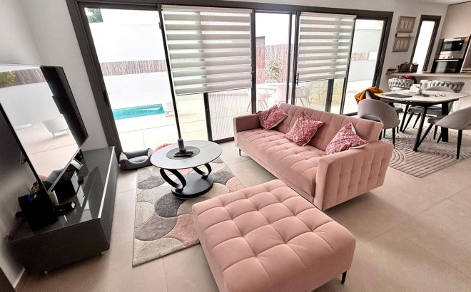 Herverkoop - Villa -
San Miguel de Salinas - Urbanizacion Blue Lagoon