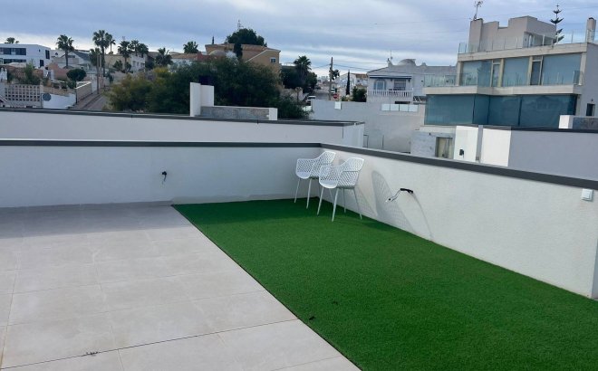 Herverkoop - Villa -
San Miguel de Salinas - Urbanizacion Blue Lagoon