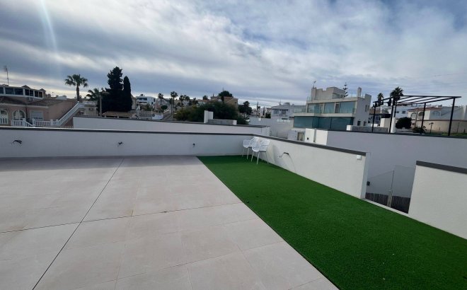 Herverkoop - Villa -
San Miguel de Salinas - Urbanizacion Blue Lagoon