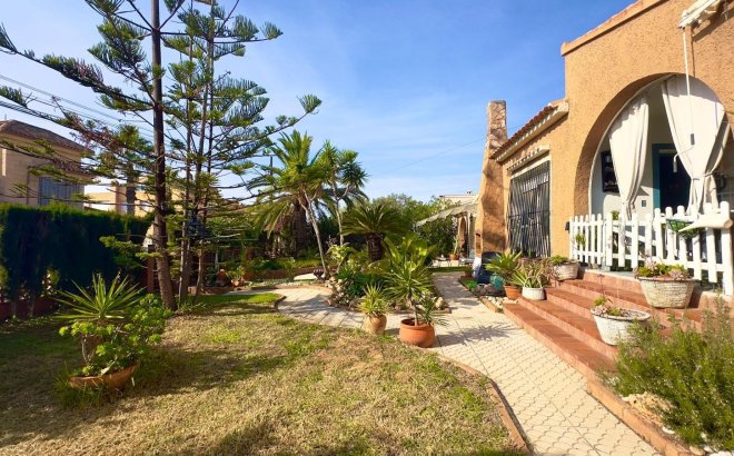 Resale - Villa -
Torrevieja - Torreblanca