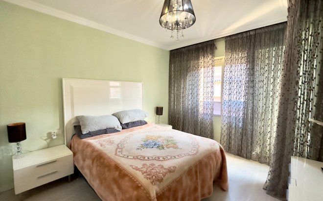 Resale - Apartment -
Torrevieja - Centro