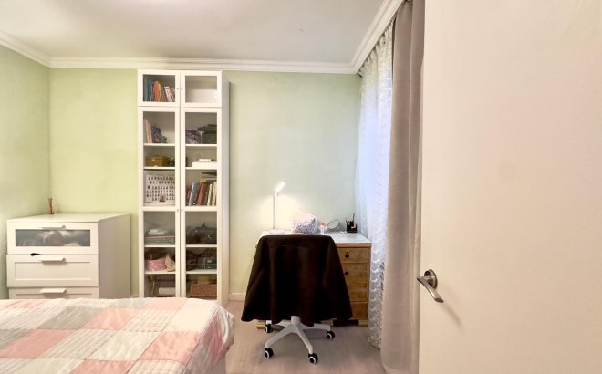 Resale - Apartment -
Torrevieja - Centro