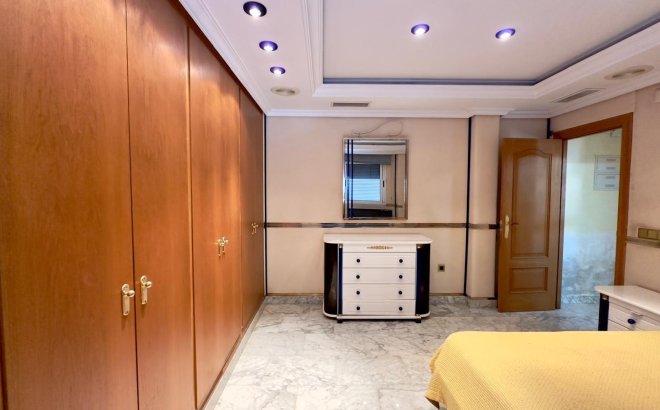 Resale - Penthouse -
Torrevieja - Centro