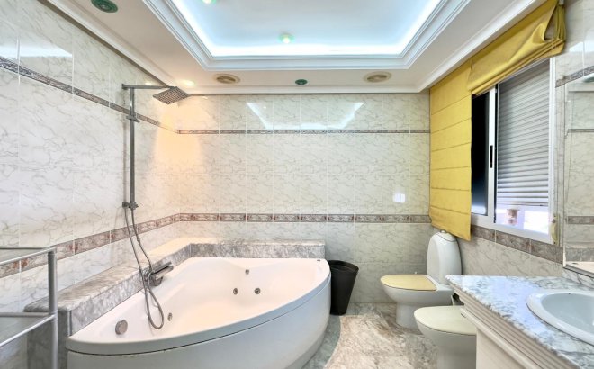 Resale - Penthouse -
Torrevieja - Centro