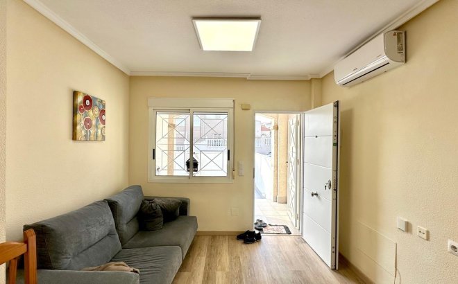 Resale - Bungalow -
Torrevieja - Torreblanca