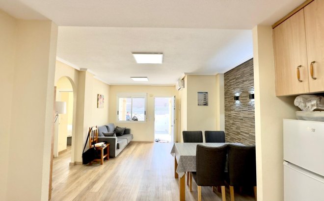 Resale - Bungalow -
Torrevieja - Torreblanca