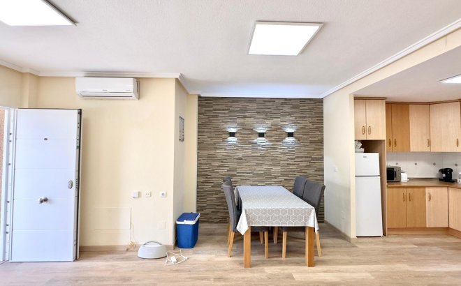 Resale - Bungalow -
Torrevieja - Torreblanca