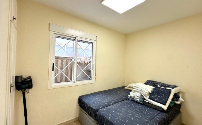 Resale - Bungalow -
Torrevieja - Torreblanca