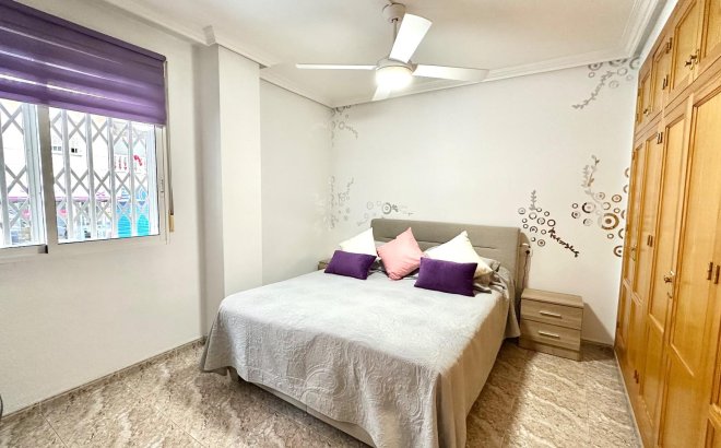 Resale - Apartment -
Torrevieja - Centro